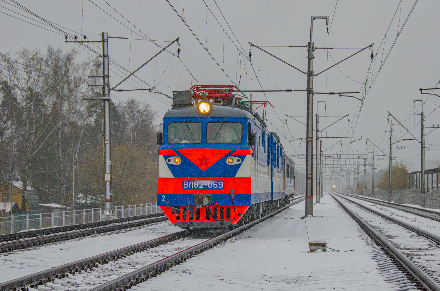 ВЛ82М-069