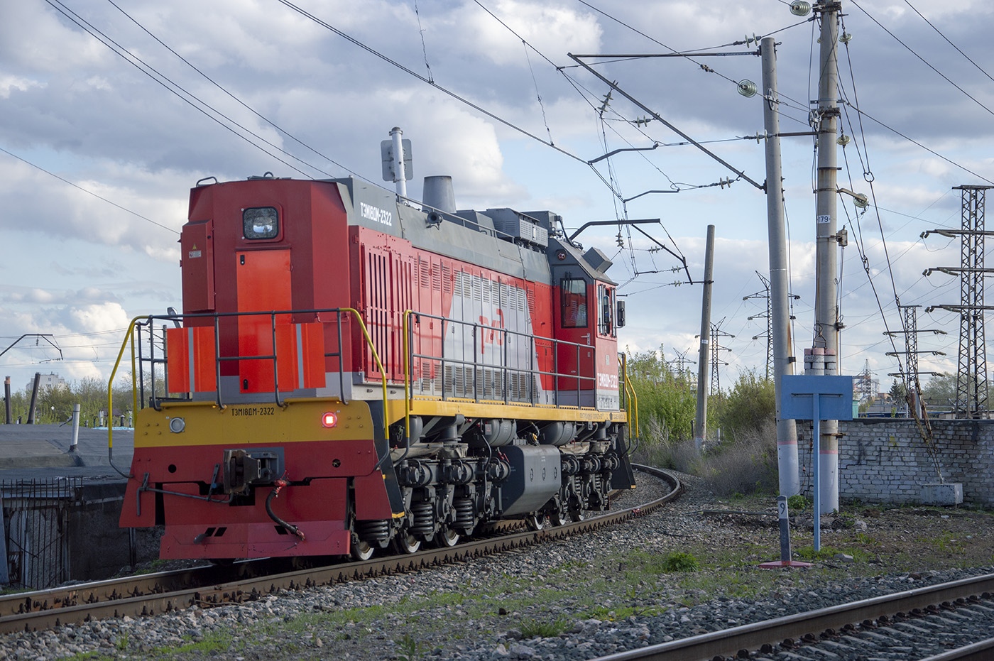 ТЭМ18ДМ-2322