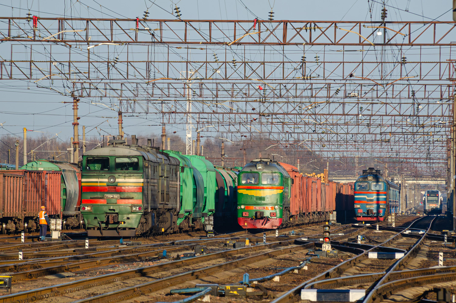 2ТЭ10М-3567; М62-1484