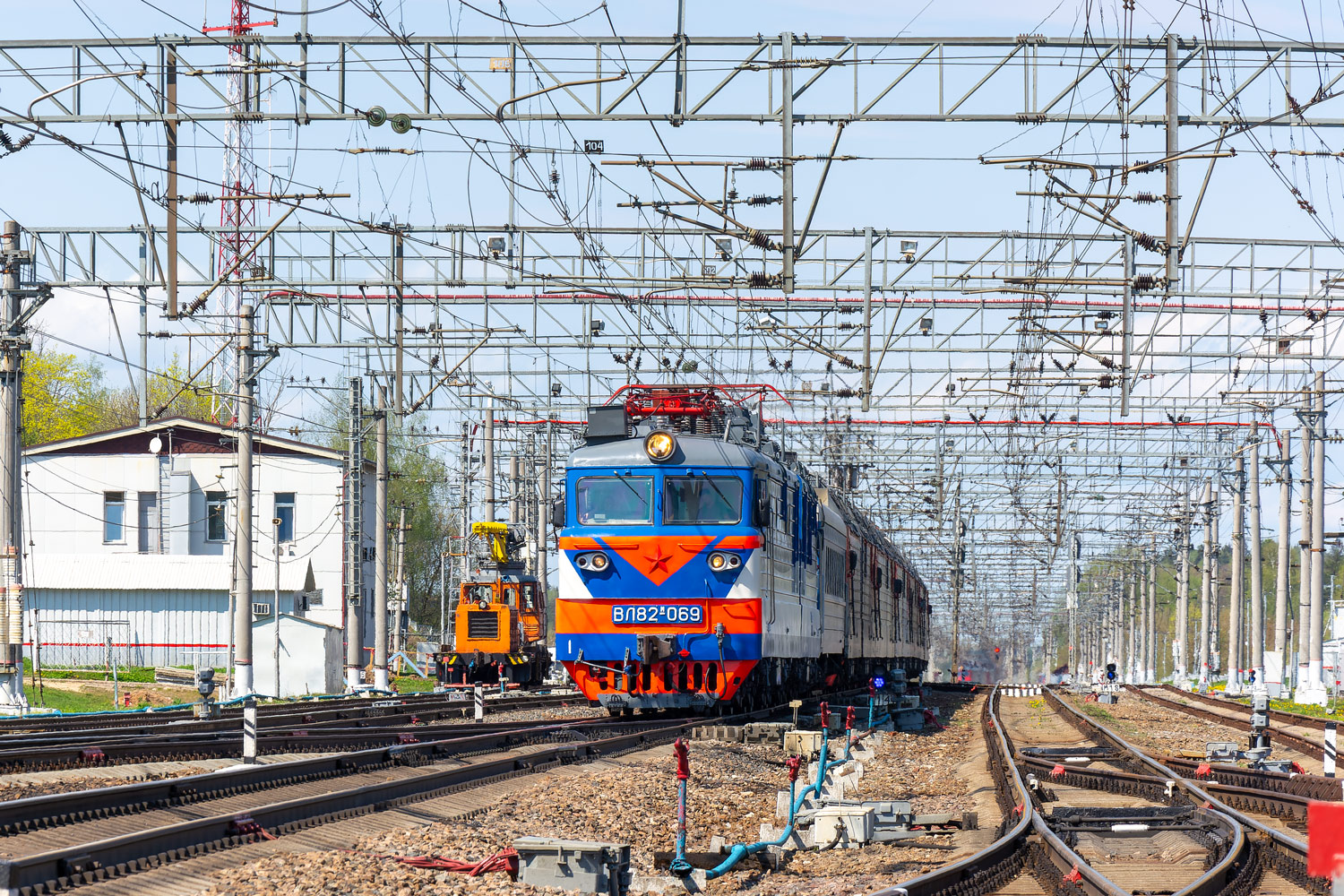 ВЛ82М-069