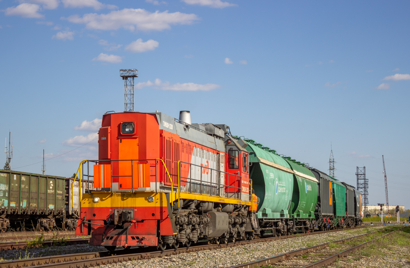 ТЭМ18ДМ-2208