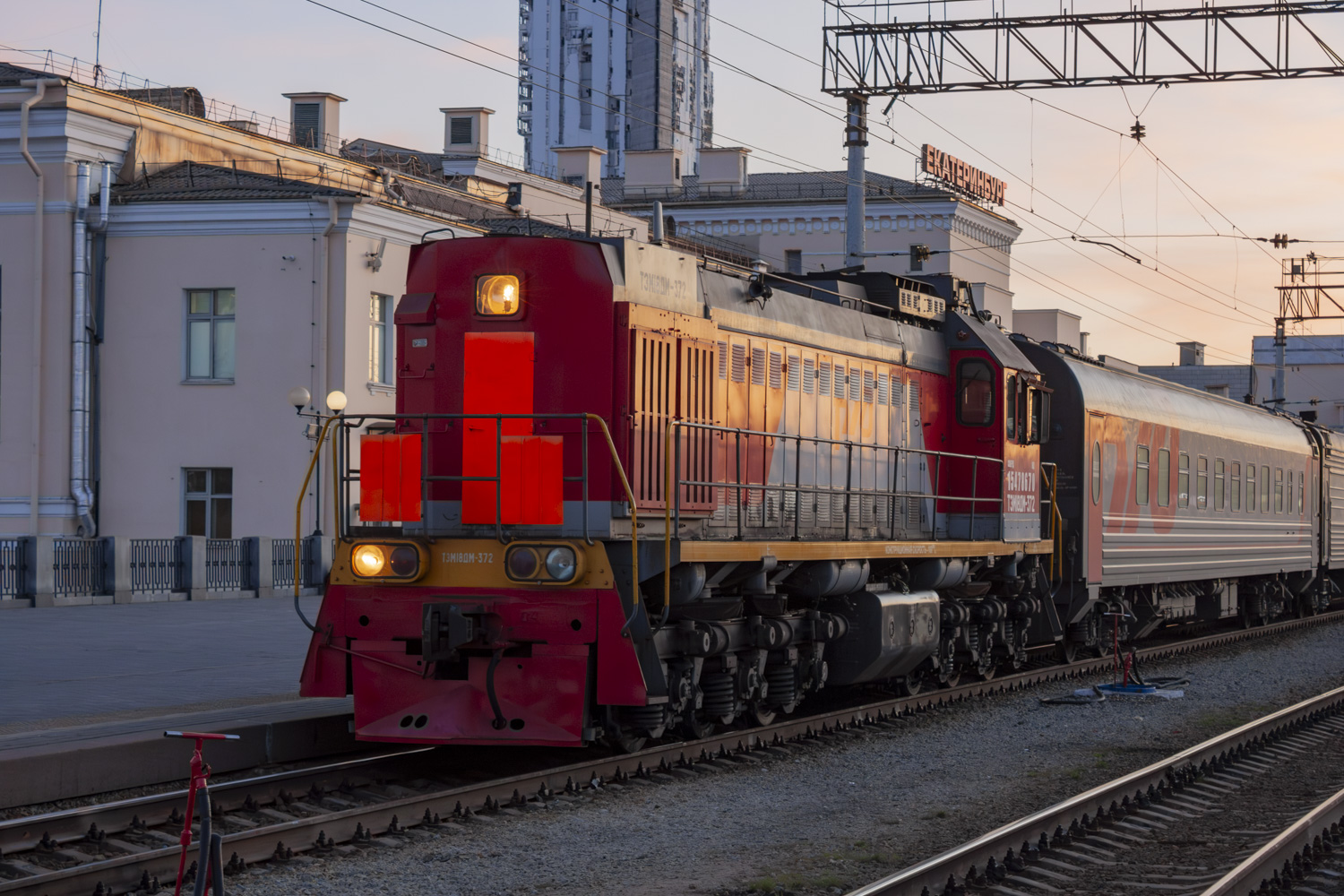 ТЭМ18ДМ-372