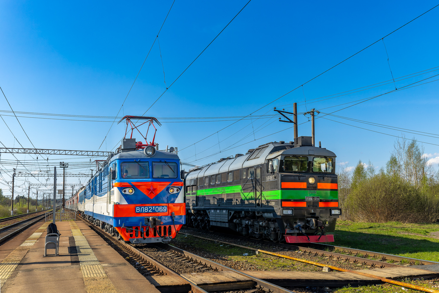 ВЛ82М-069