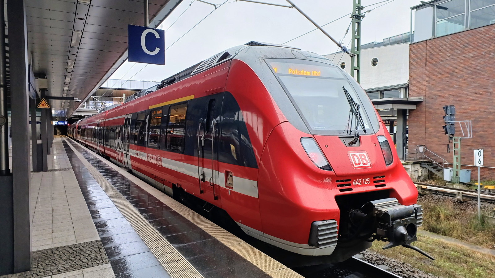 442 125
