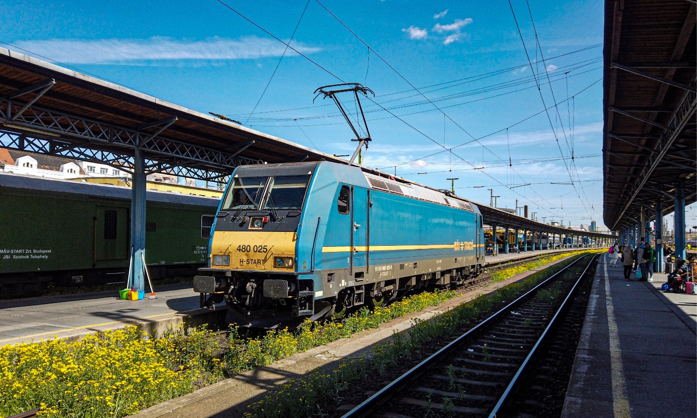 480 025