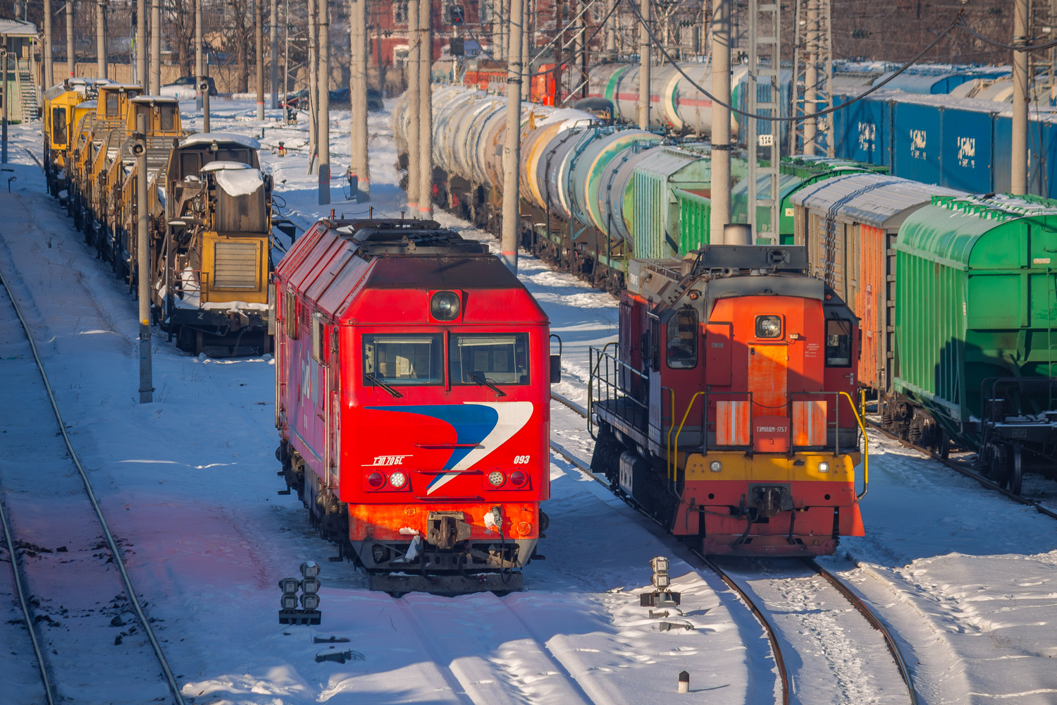 ТЭП70БС-093; ТЭМ18ДМ-1757