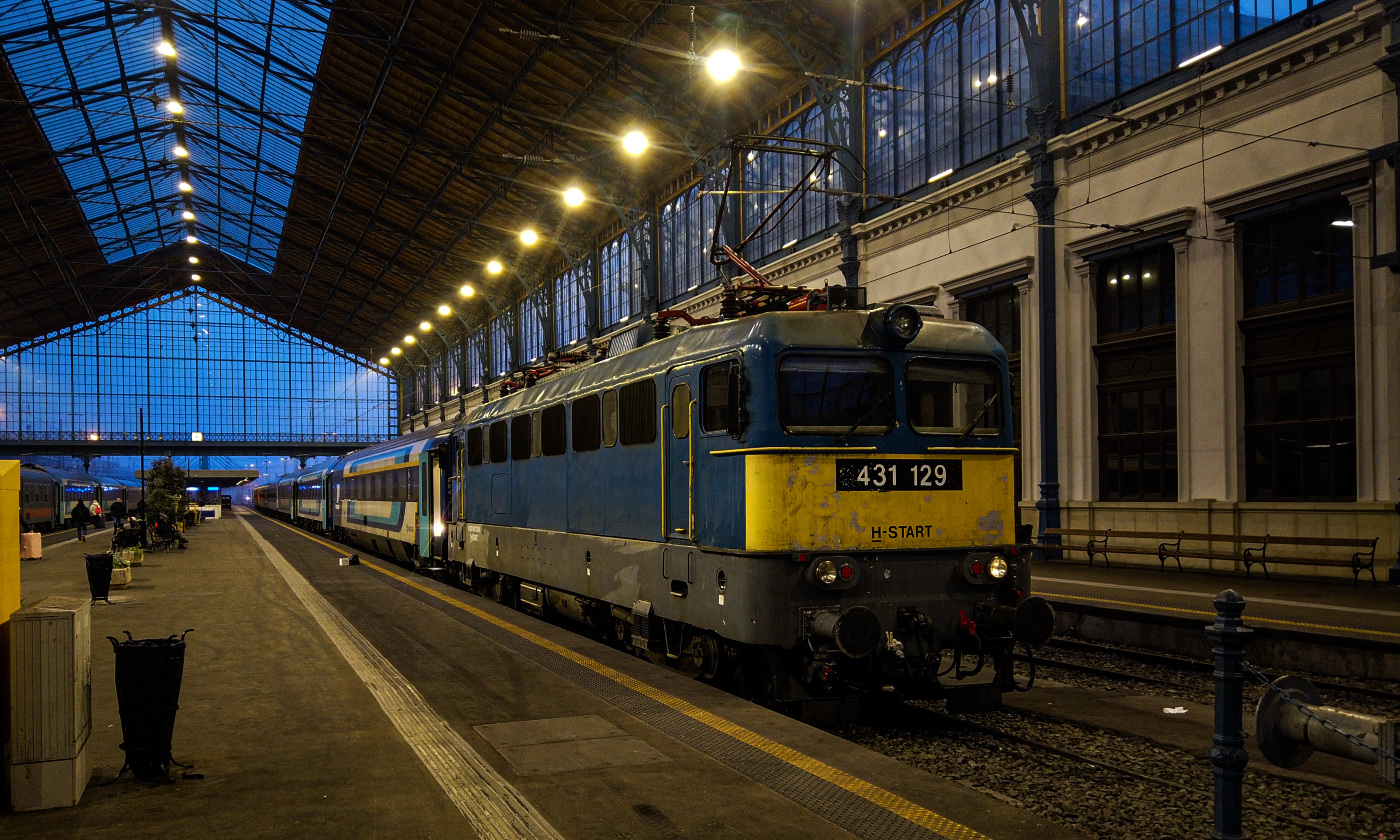 431 129