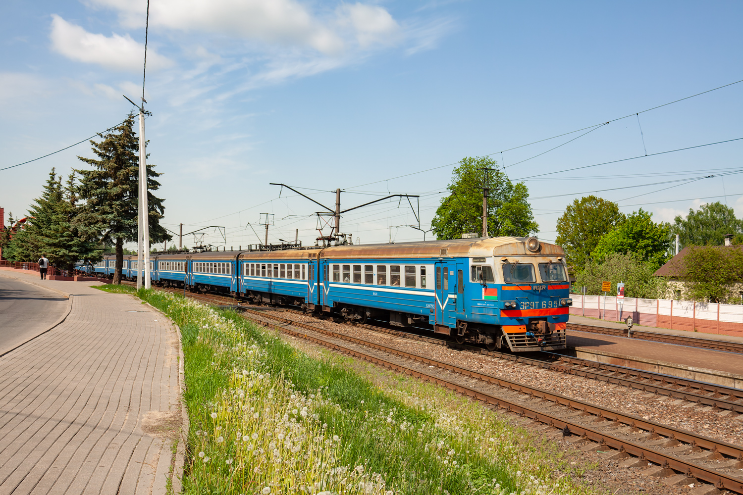 ЭР9Т-695