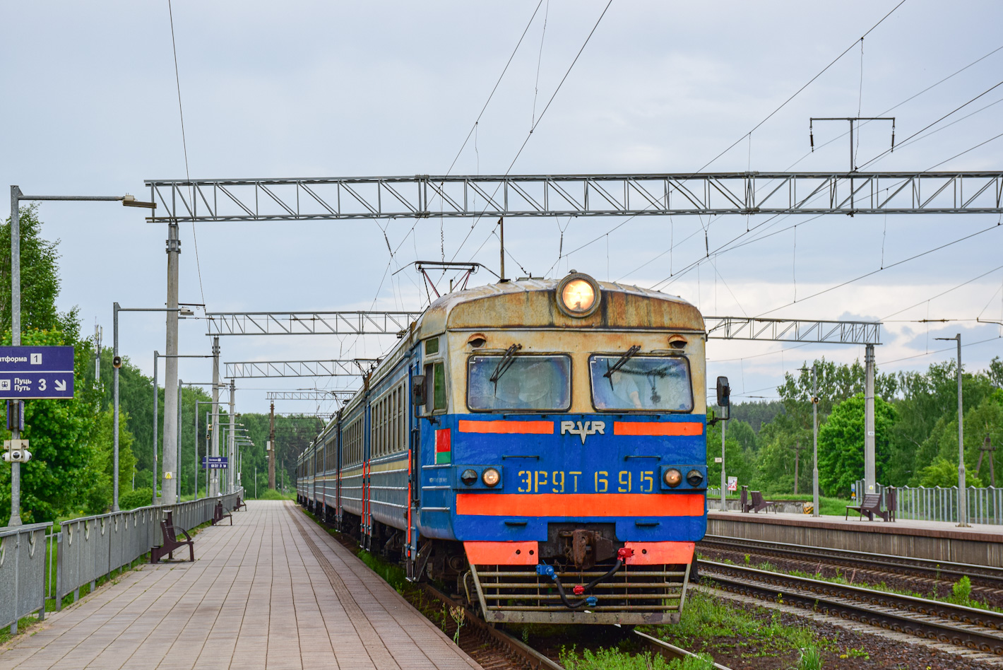 ЭР9Т-695