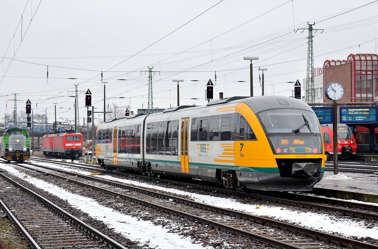642 412