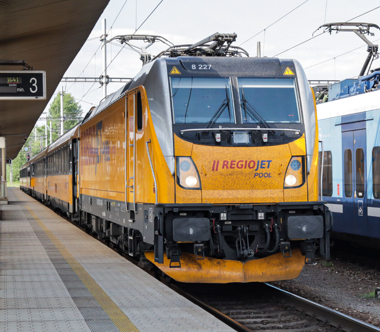 386 227