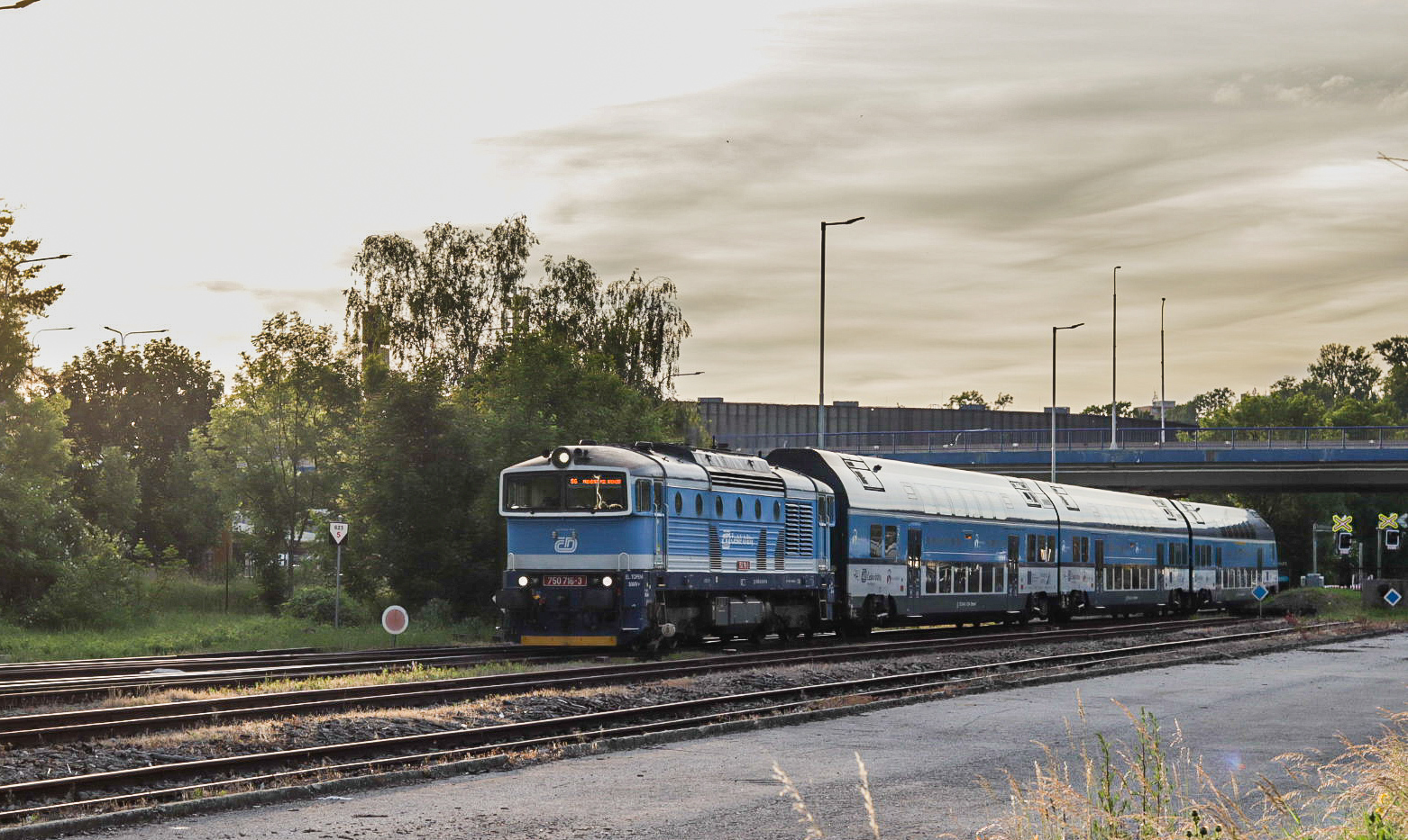 750 716-3