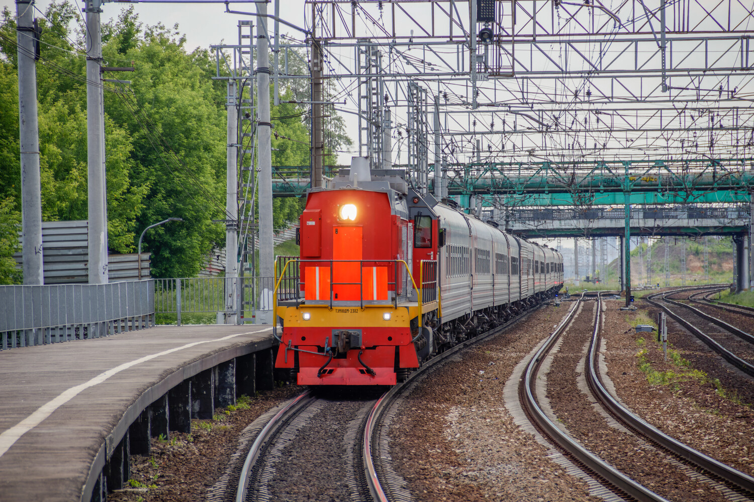 ТЭМ18ДМ-2302