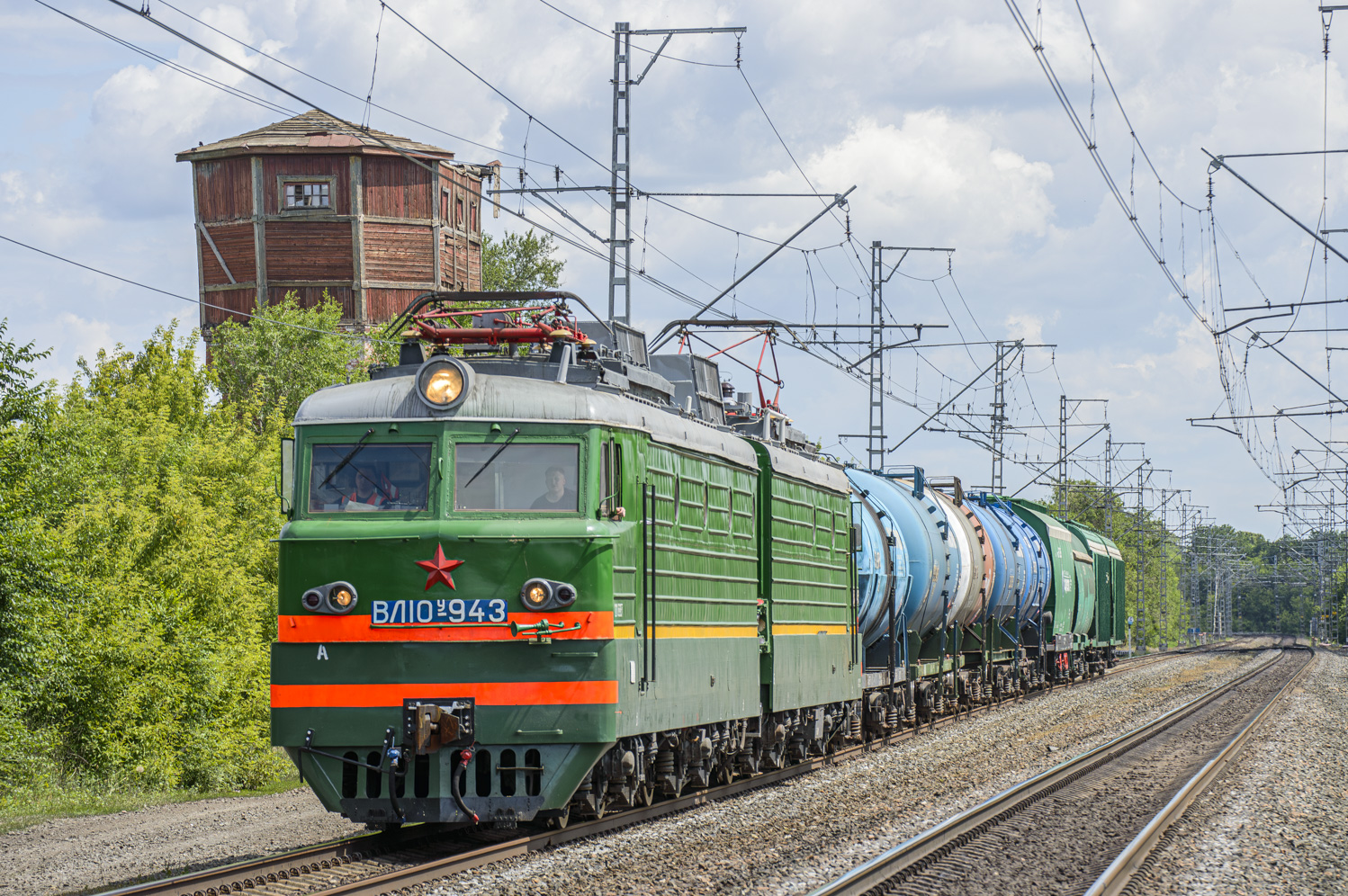 ВЛ10У-943
