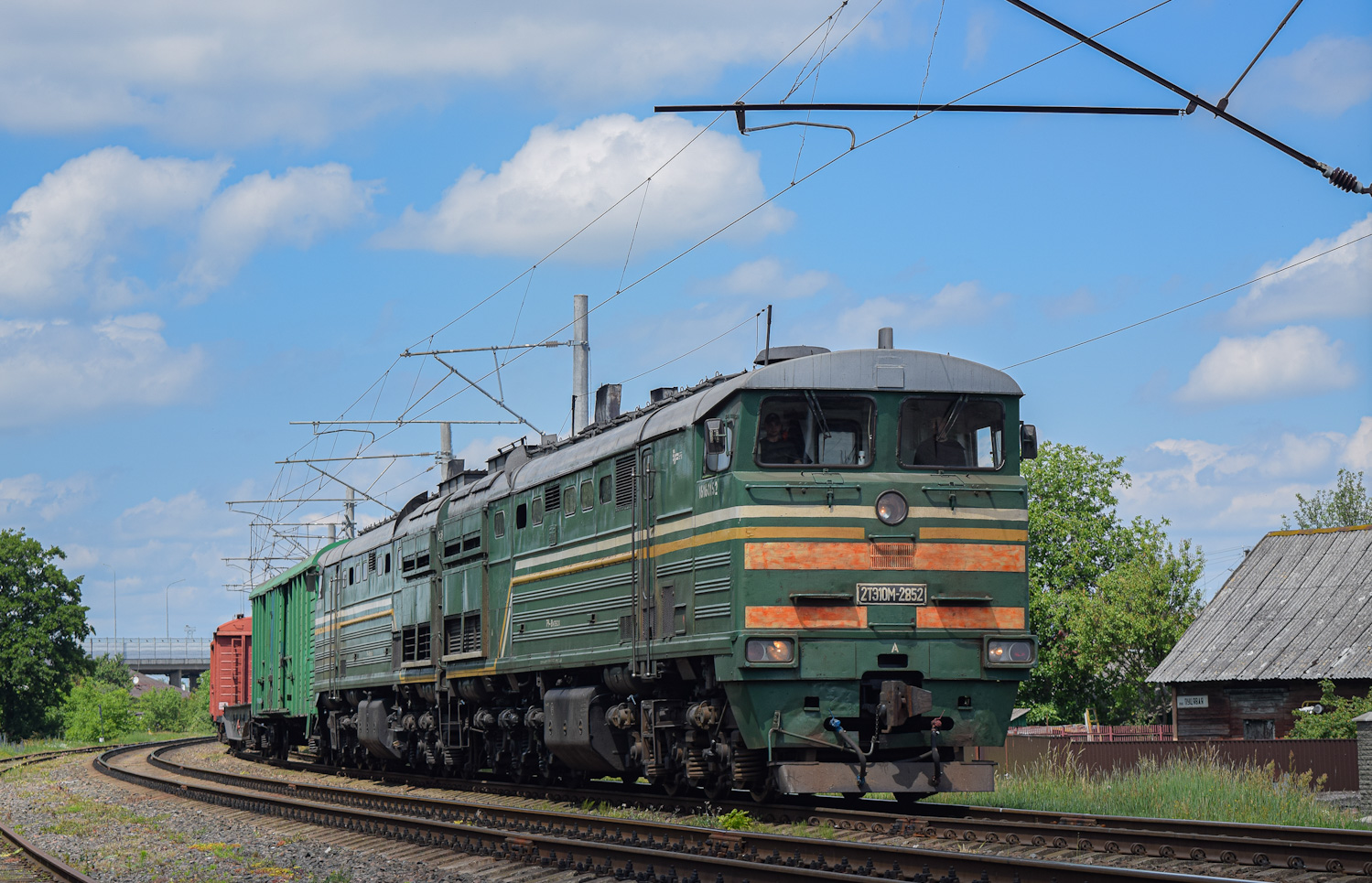 2ТЭ10М-2852