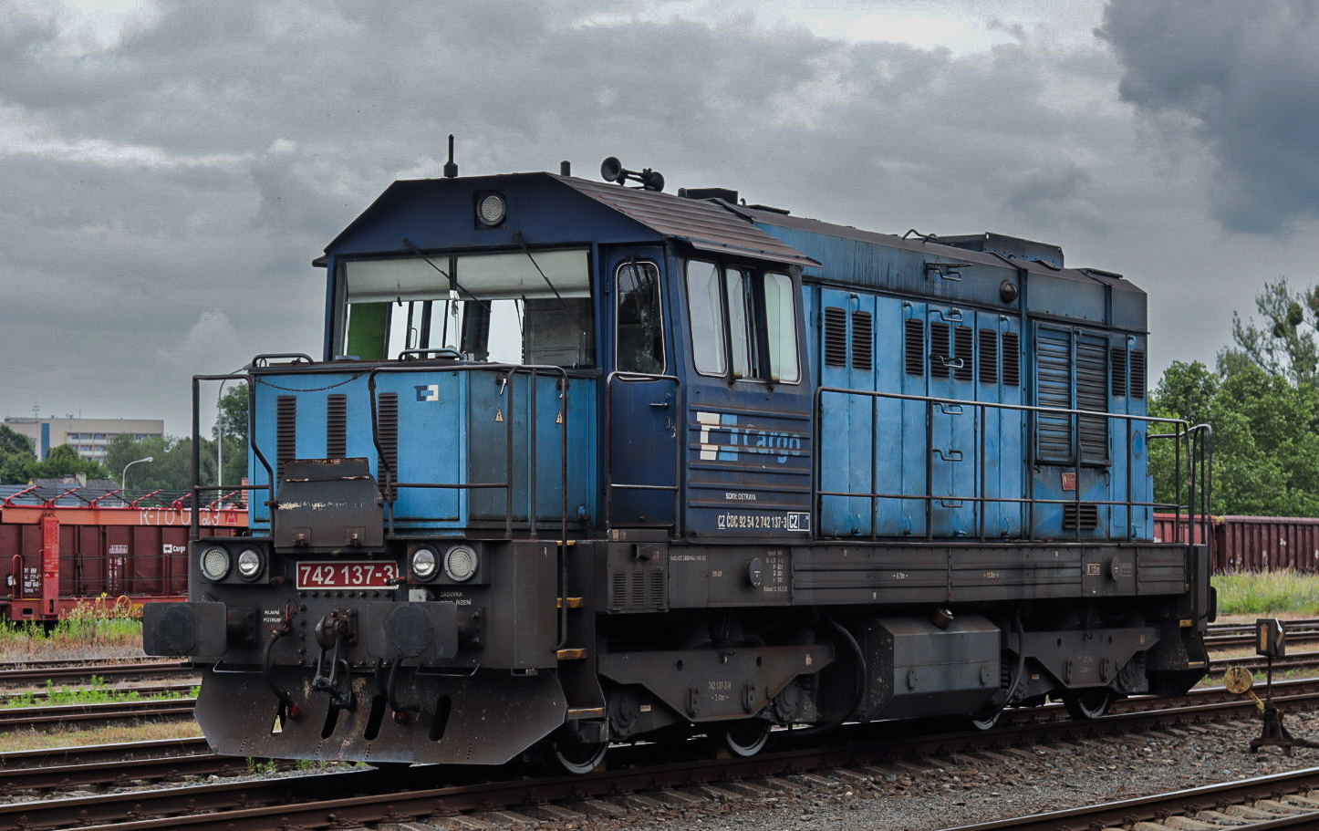 742 137-3