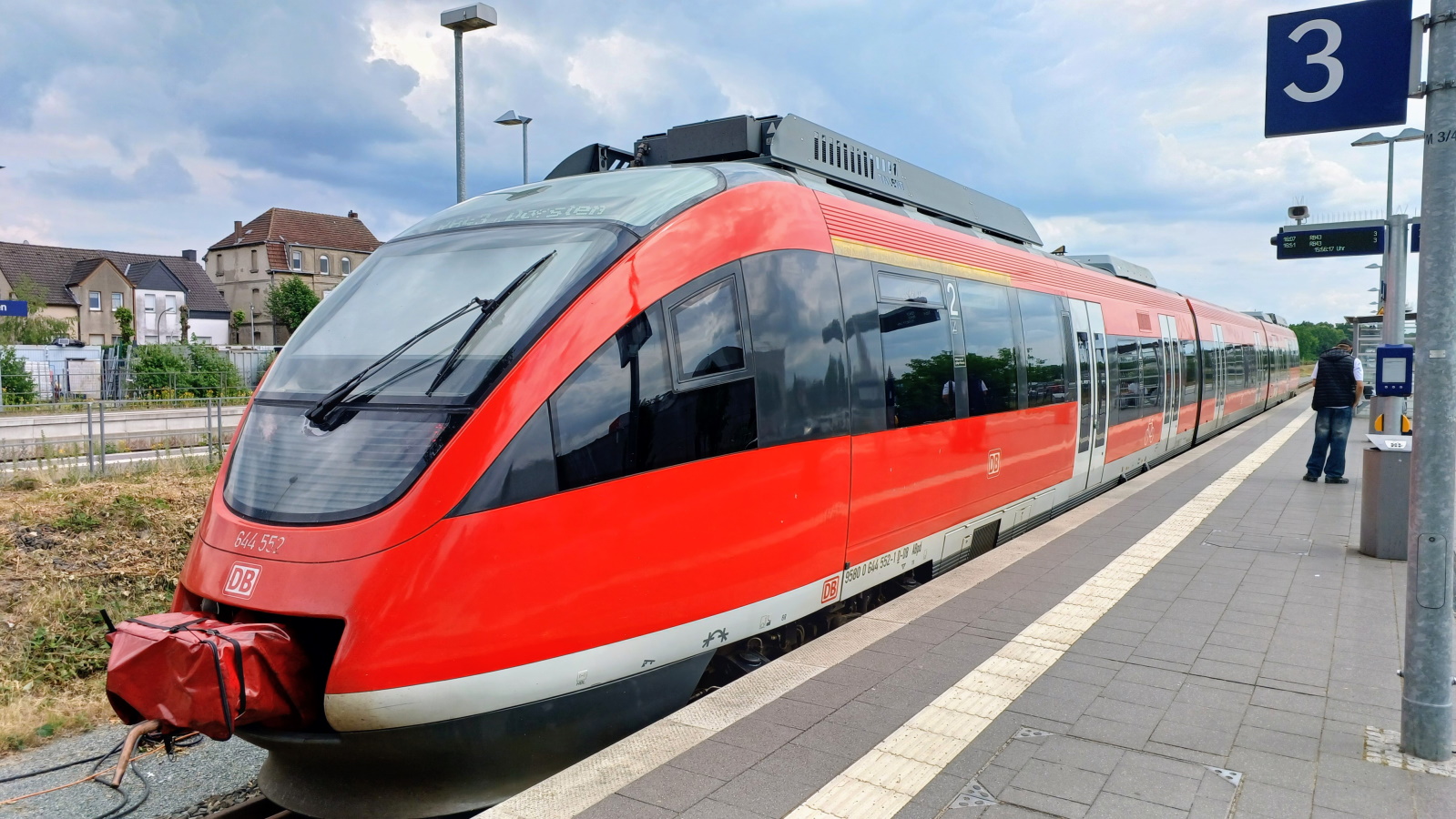 644 052