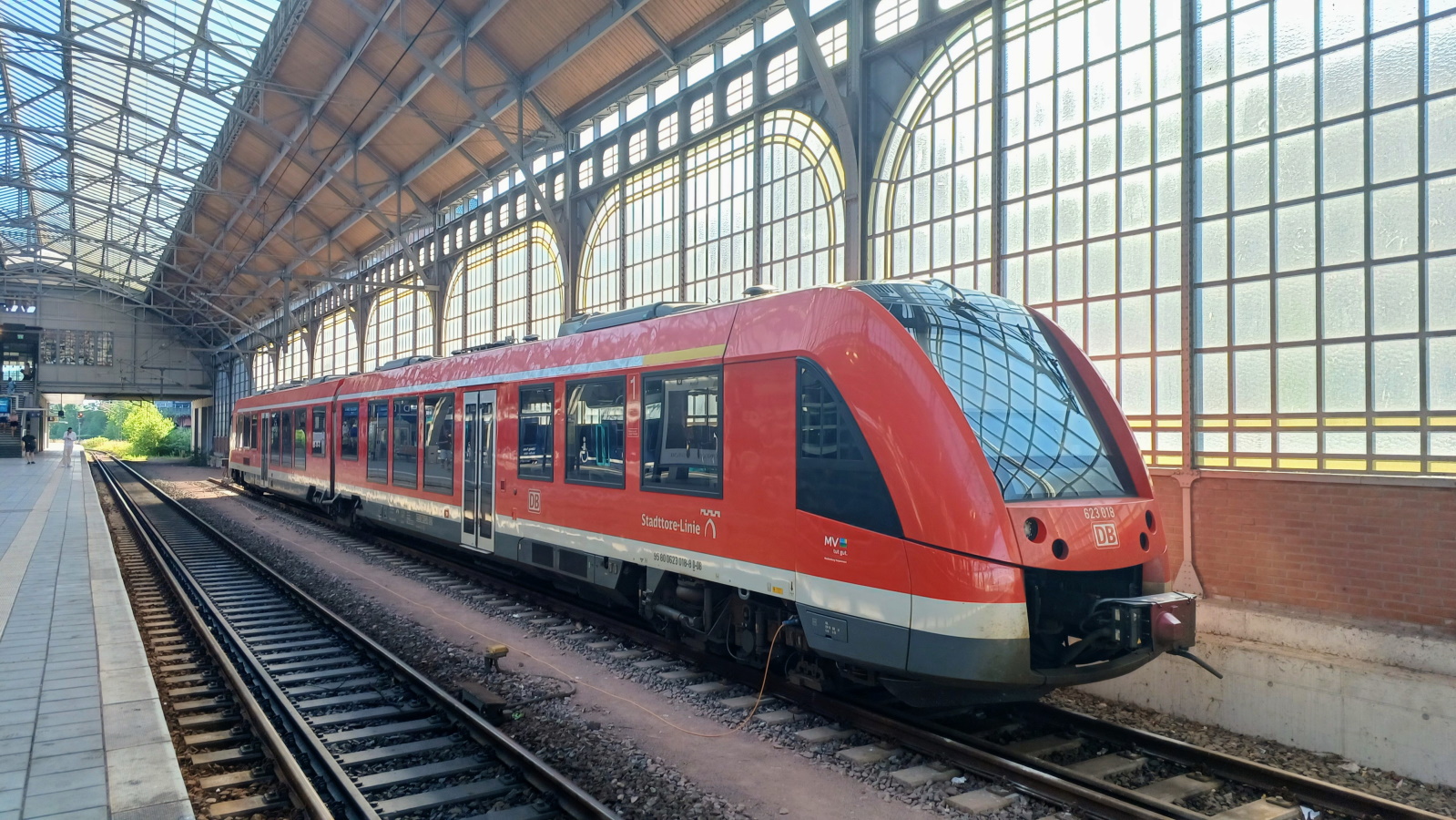 623 018