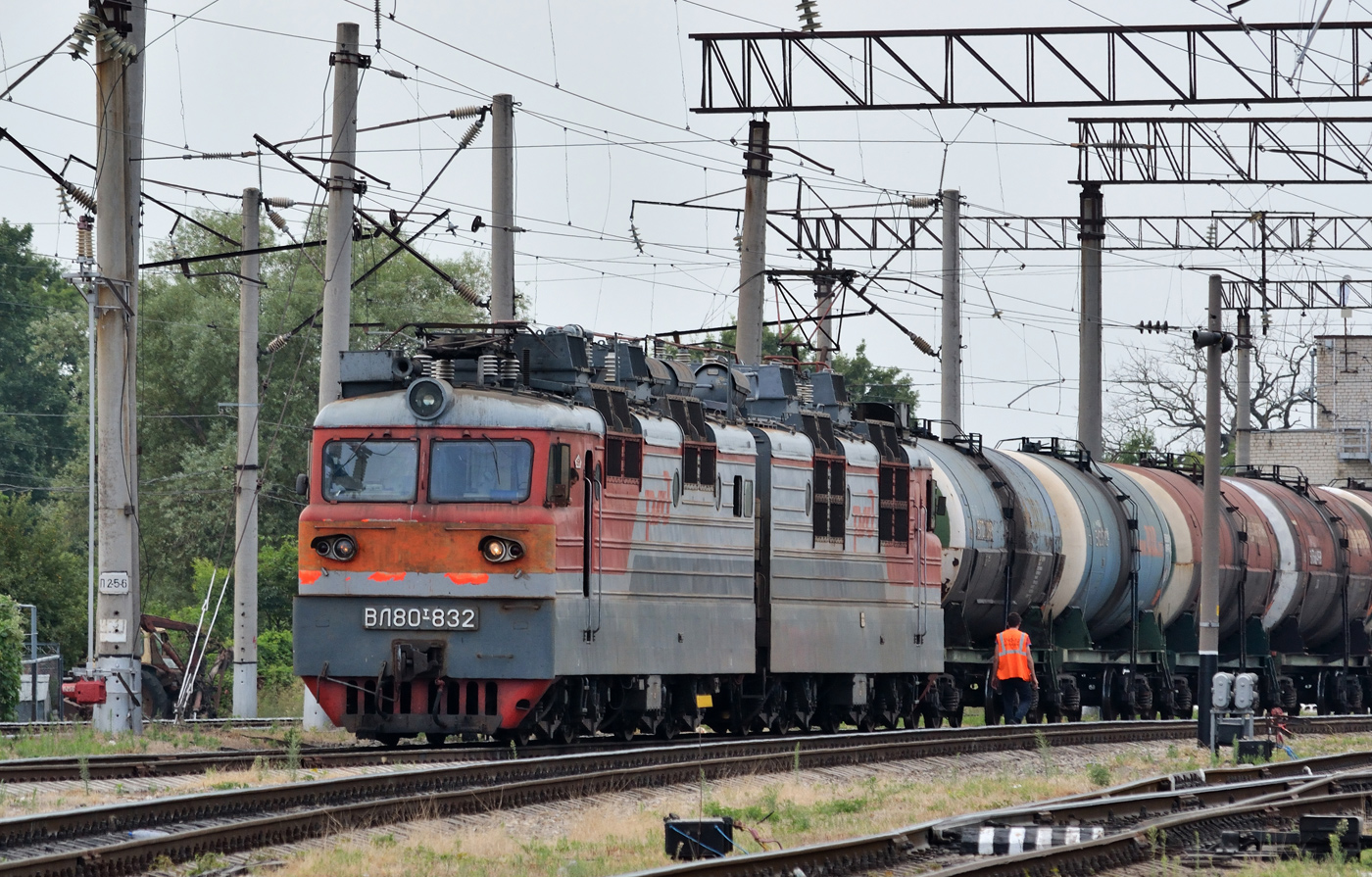 ВЛ80Т-832