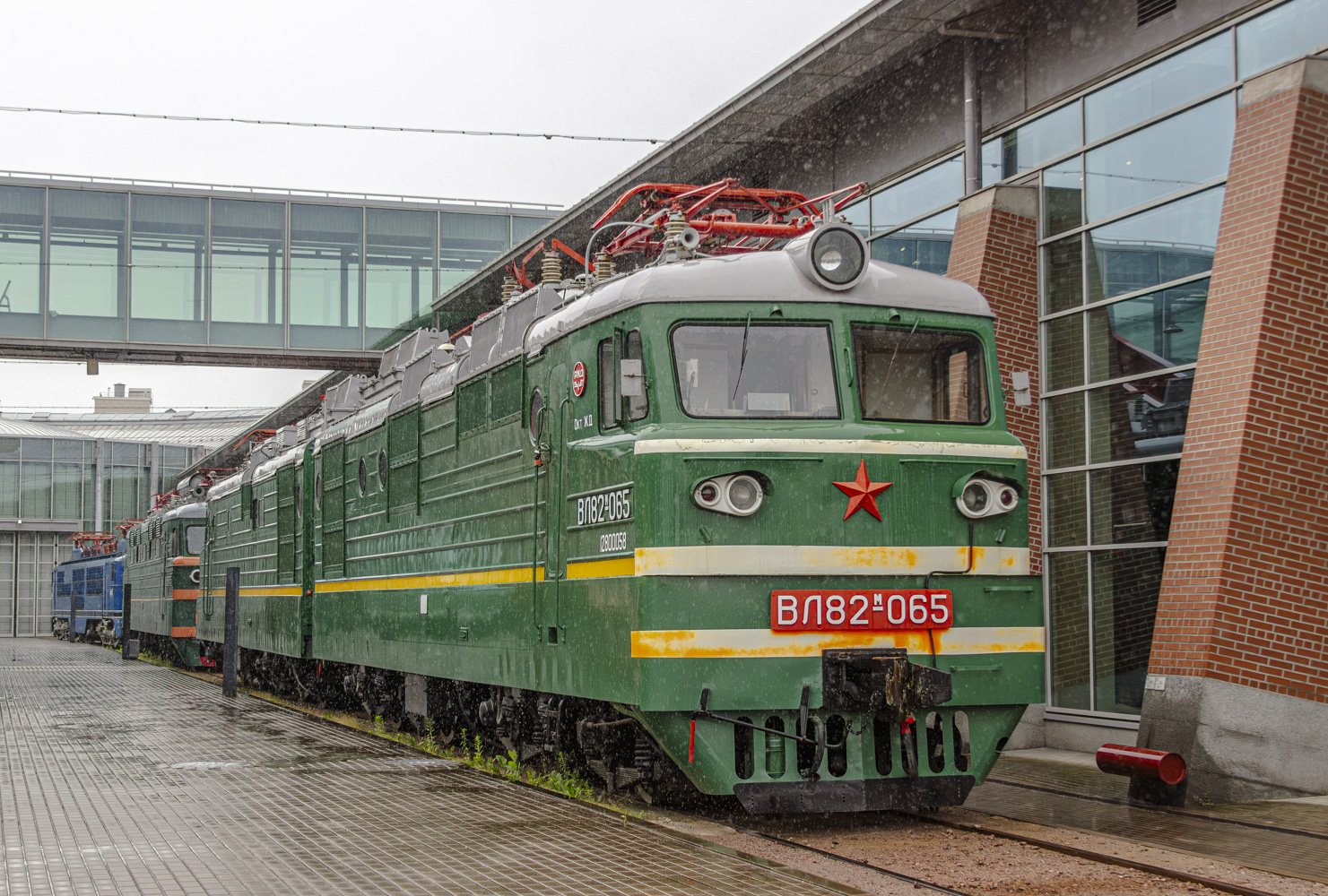 ВЛ82М-065