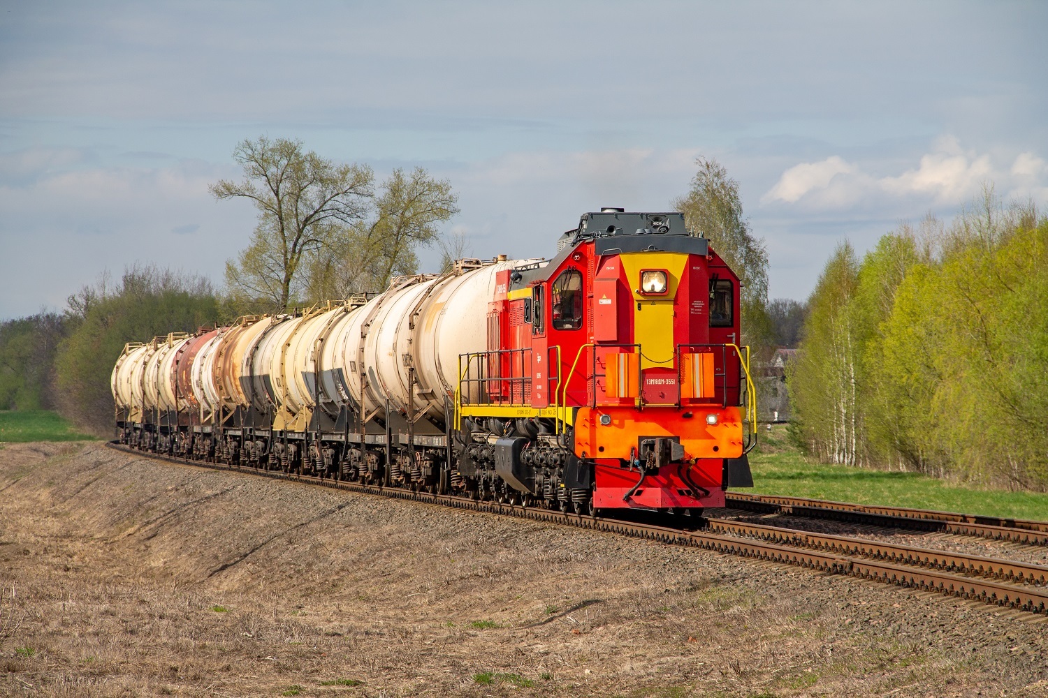 ТЭМ18ДМ-3551