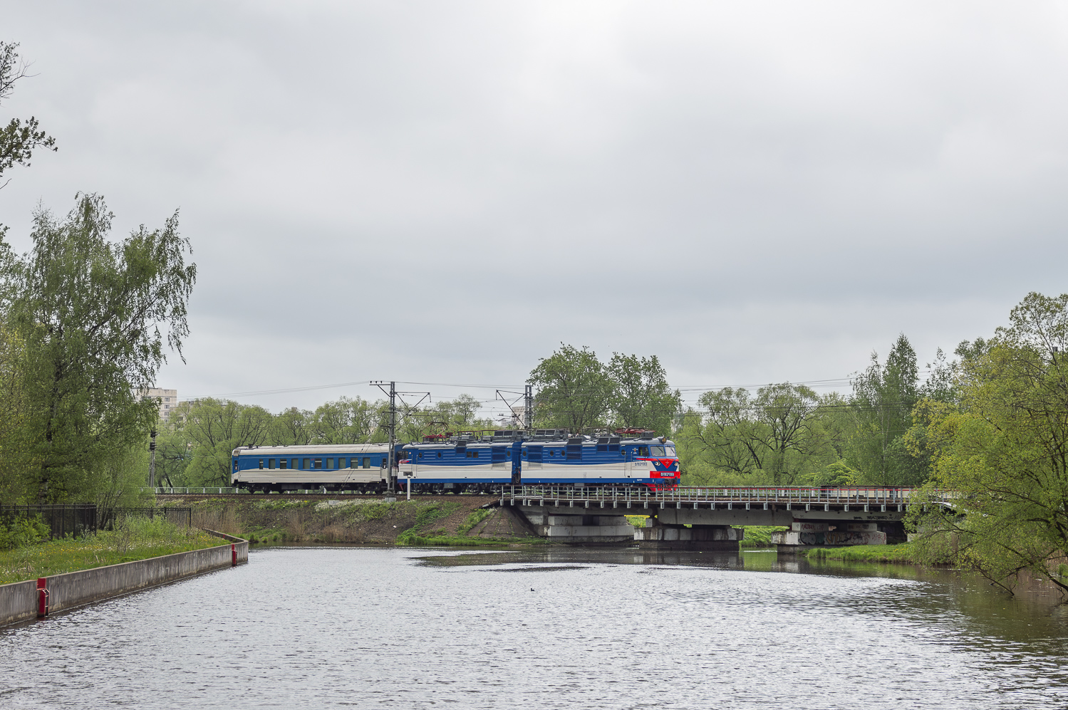 ВЛ82М-069