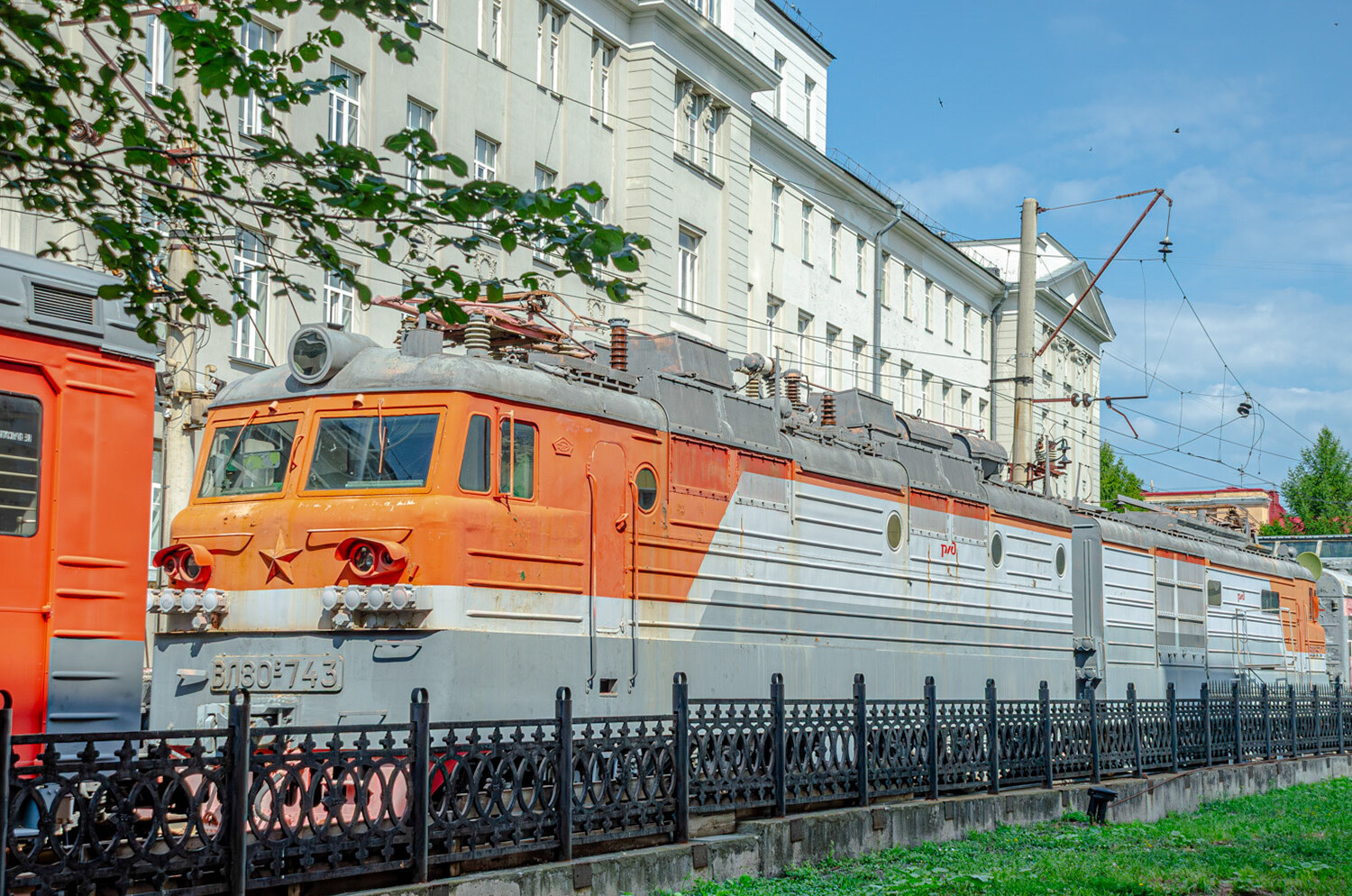 ВЛ80С-743; ВЛ10-570