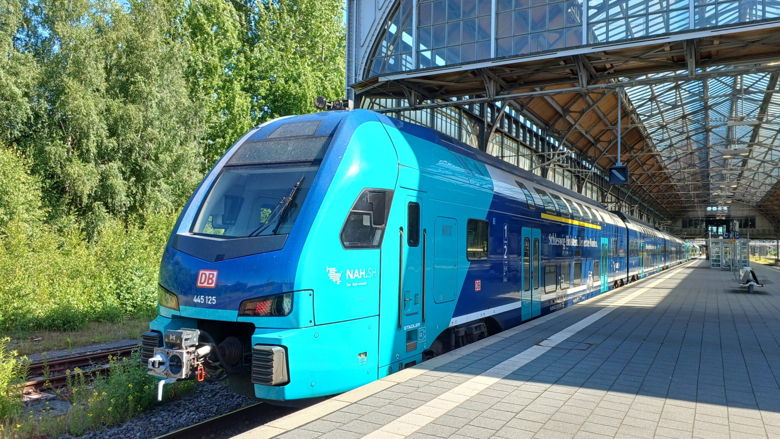 445 125