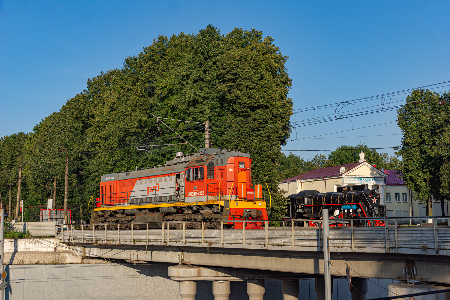 ТЭМ18ДМ-2253