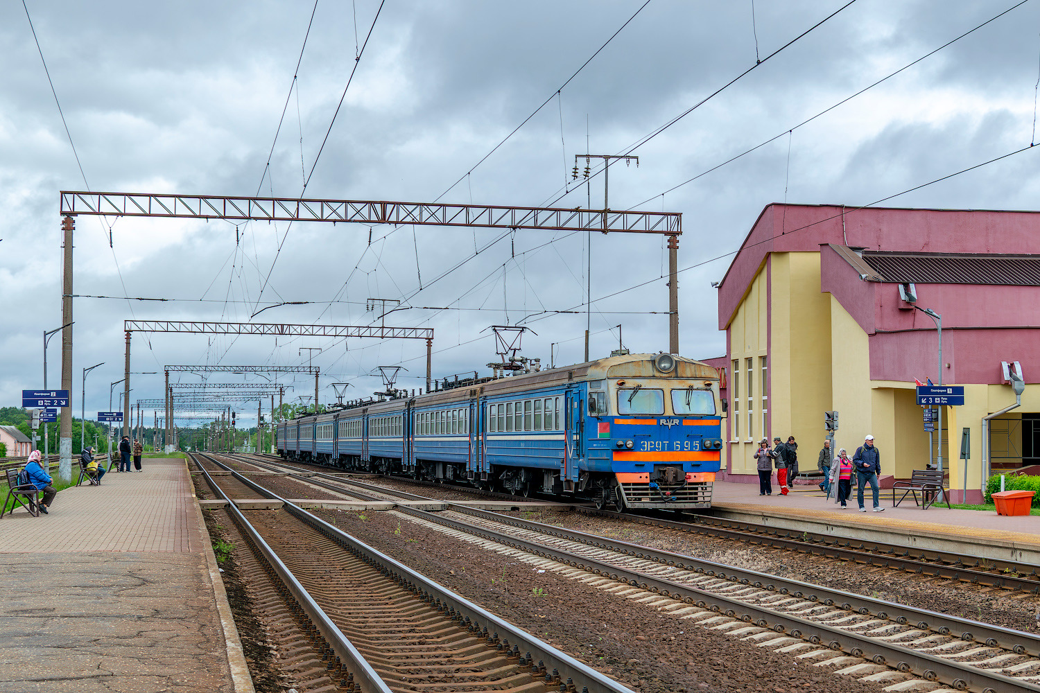 ЭР9Т-695