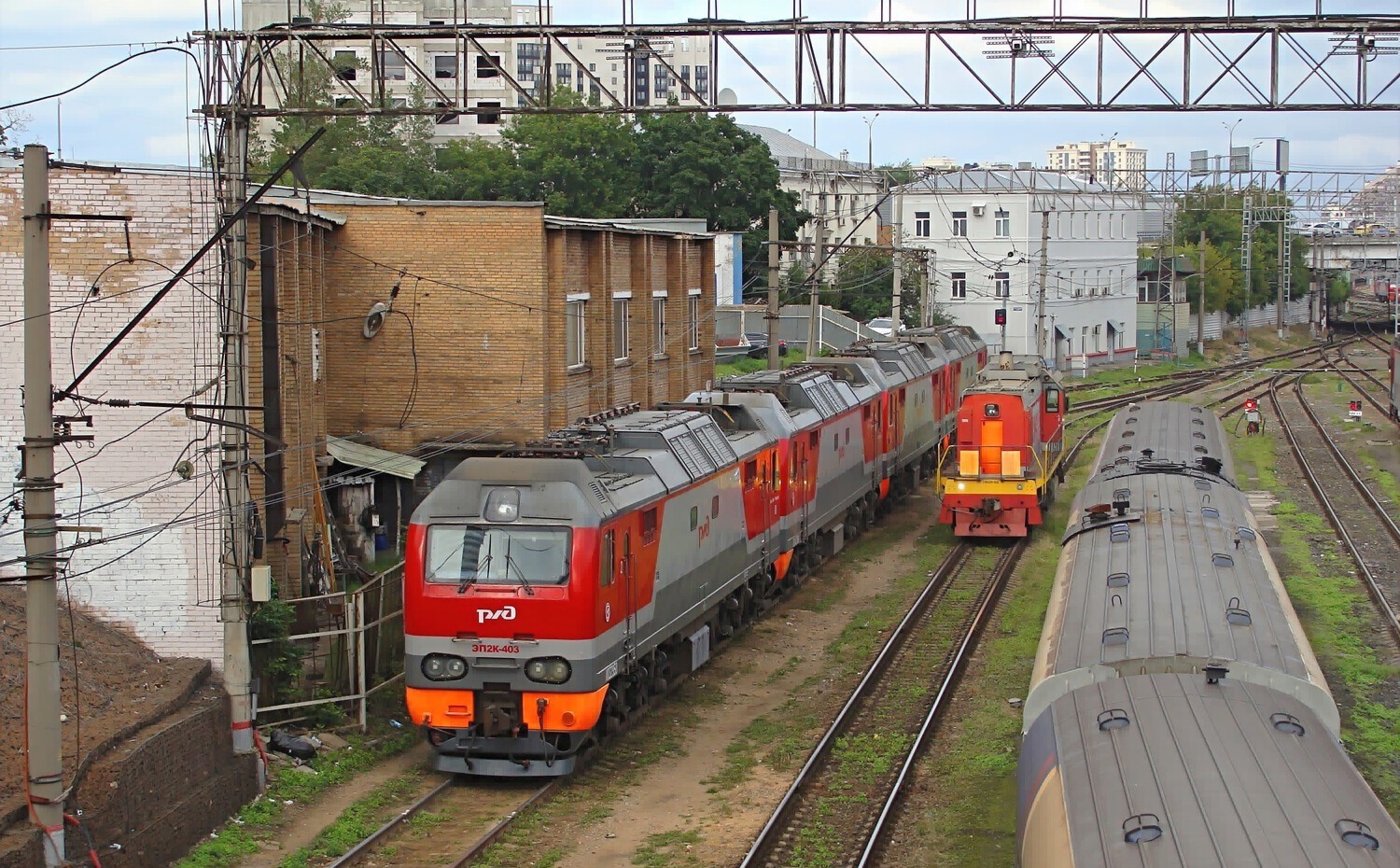 ЭП2К-403; ТЭМ18ДМ-1806