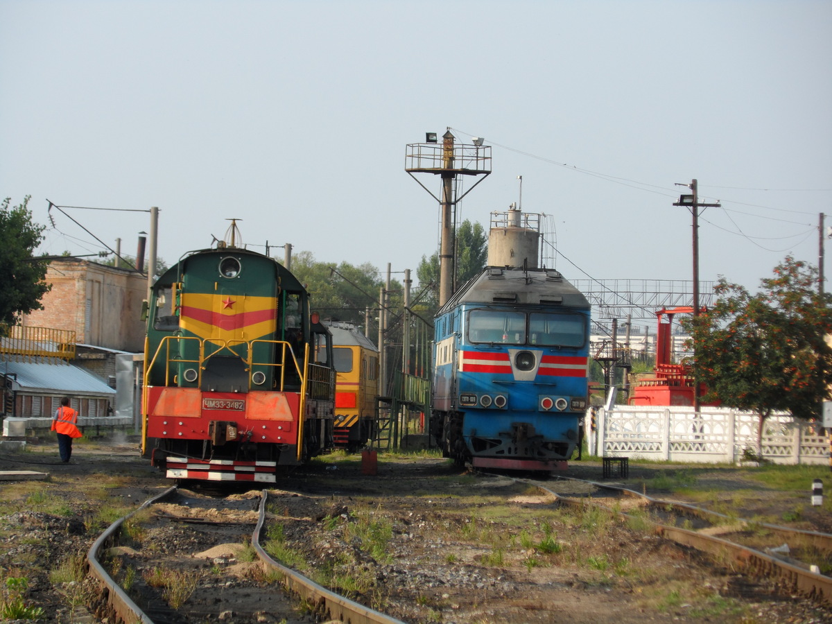 ЧМЭ3-3482; ТЭП70-0319