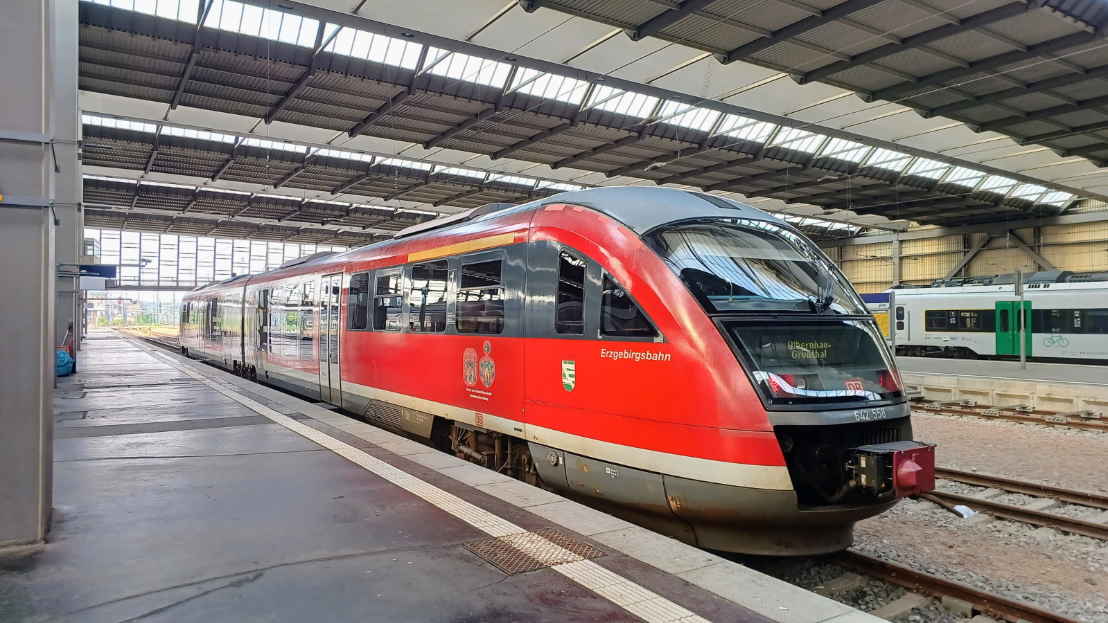 642 058