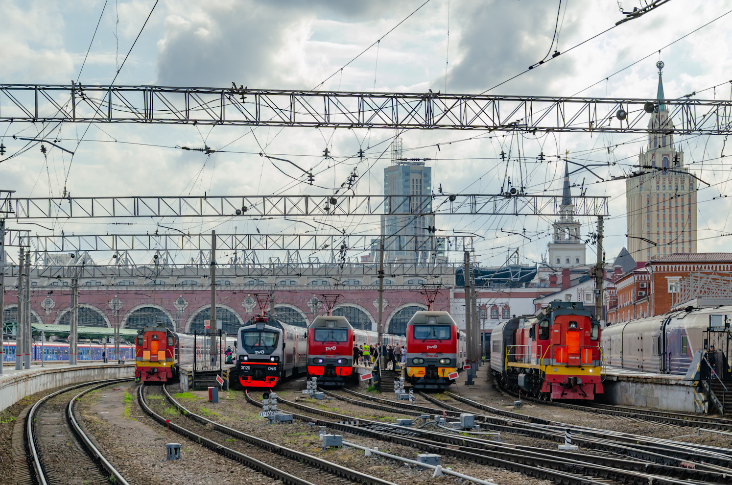 ТЭМ18ДМ-1806; ЭП20-046; ЭП2К-350; ЭП2К-394; ТЭМ18ДМ-1798