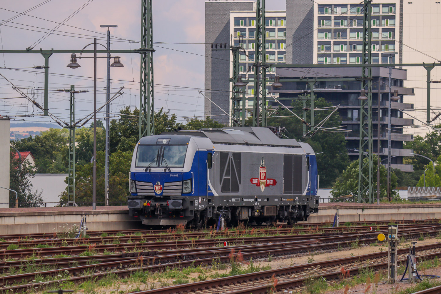 248 002
