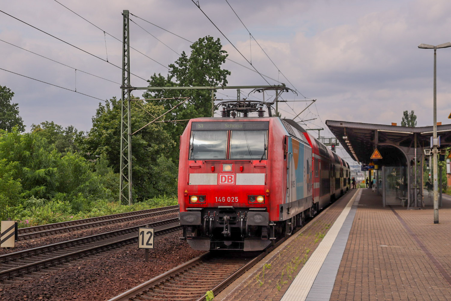 146 025