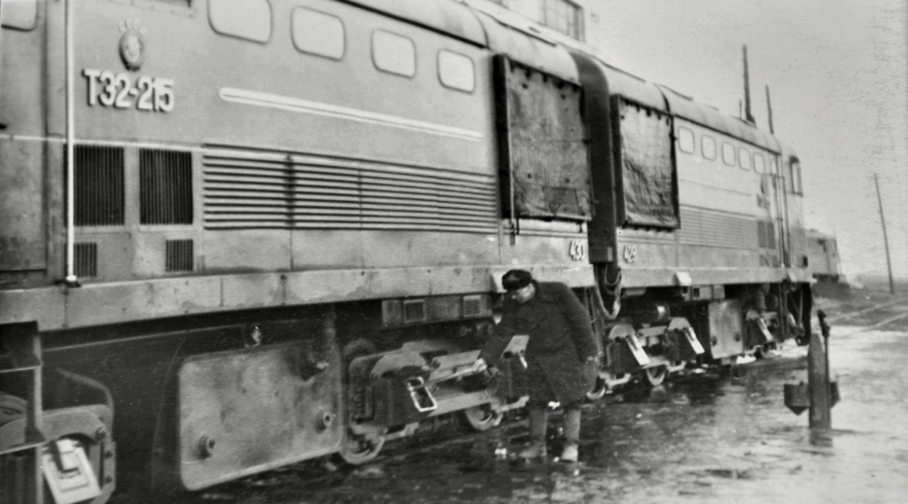 ТЭ2-215; Исторические фотографии (Куйбышевская железная дорога)