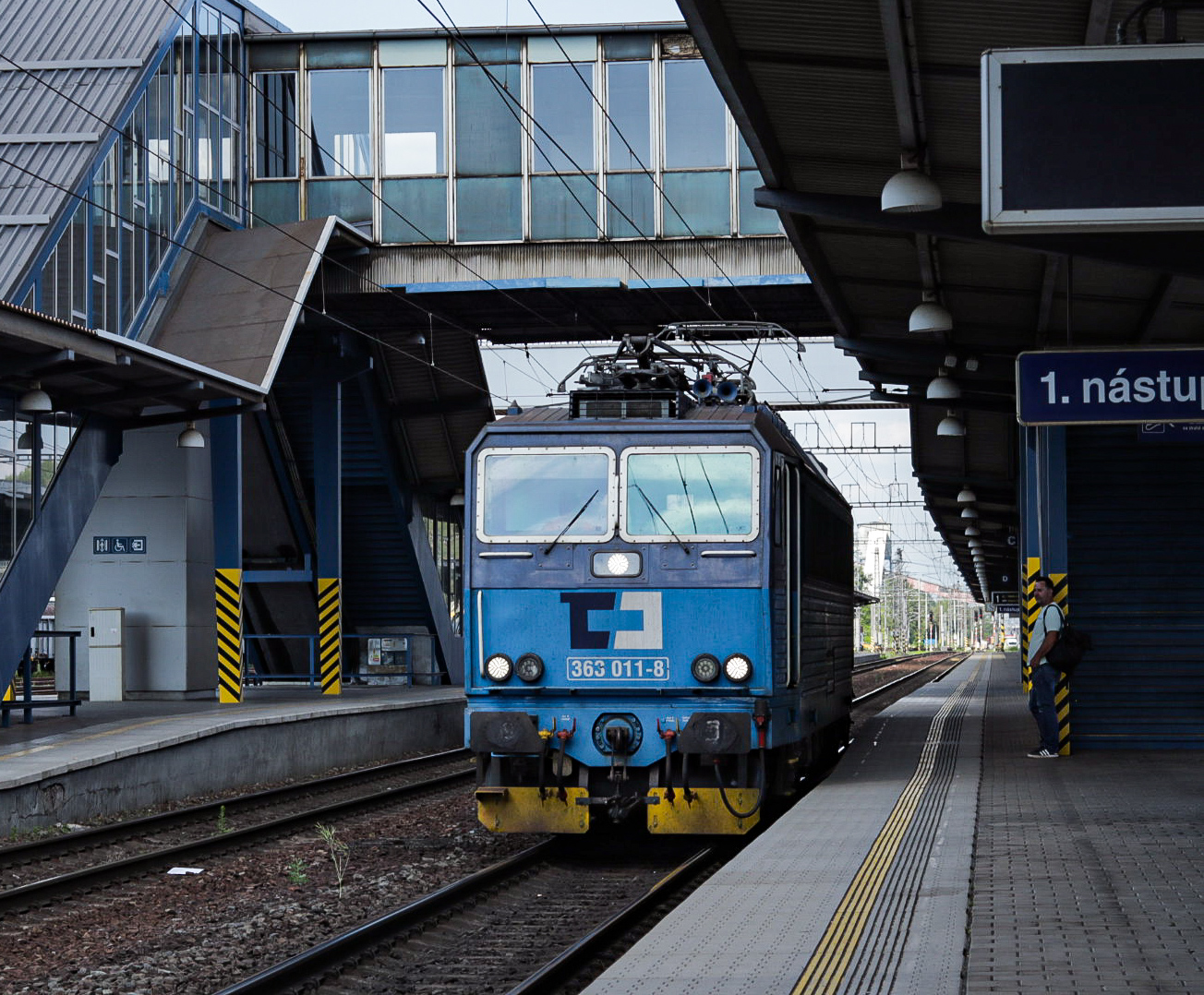 363 011-8