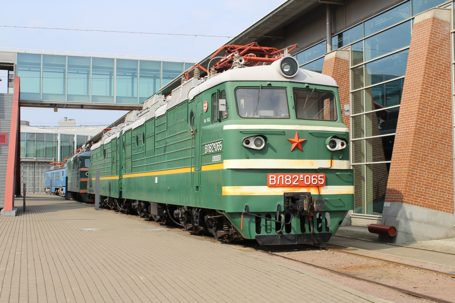 ВЛ82М-065
