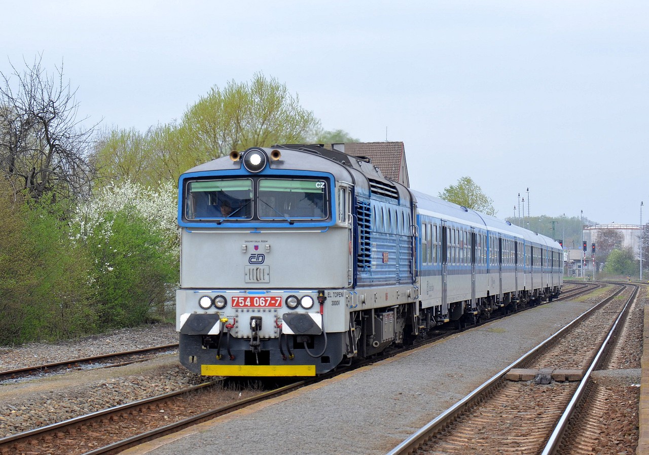 754 067-7