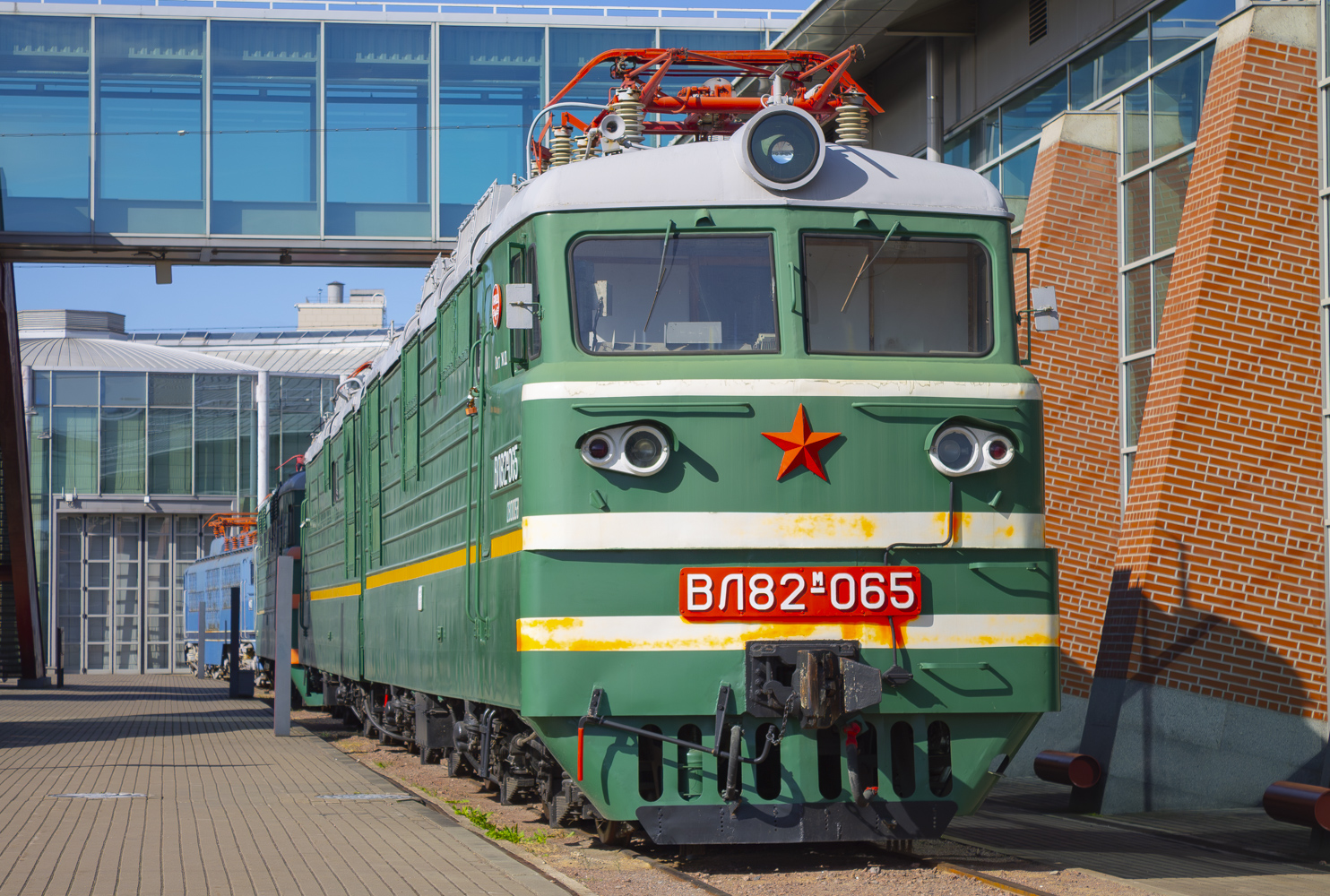ВЛ82М-065