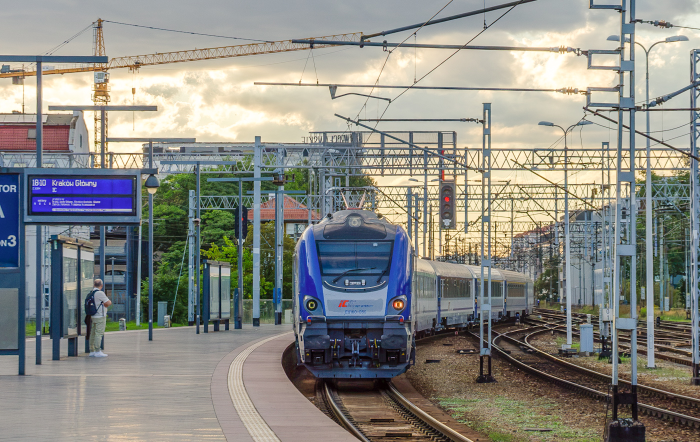 EU160-085