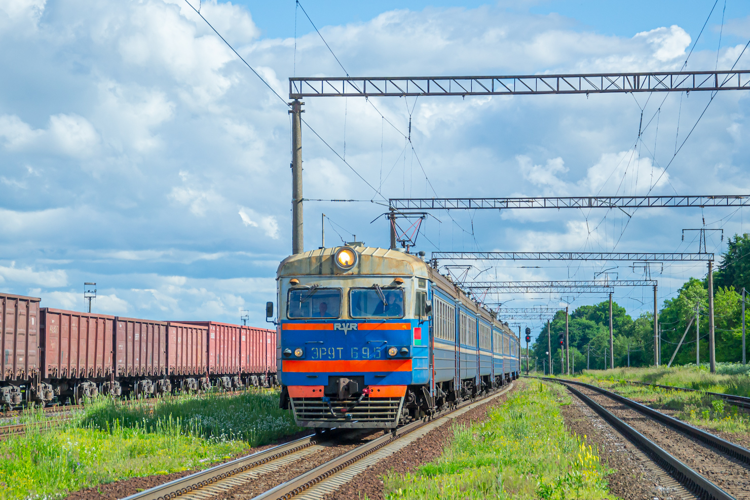 ЭР9Т-695