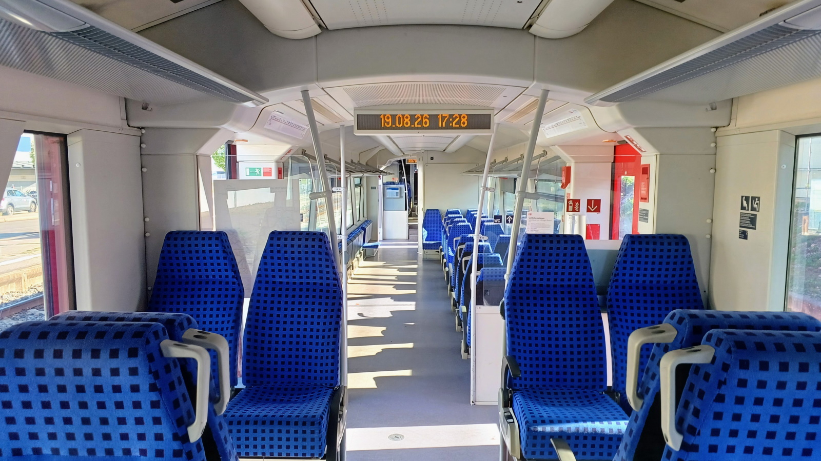 650 324-6; DB Regio AG &mdash; Пассажирские салоны
