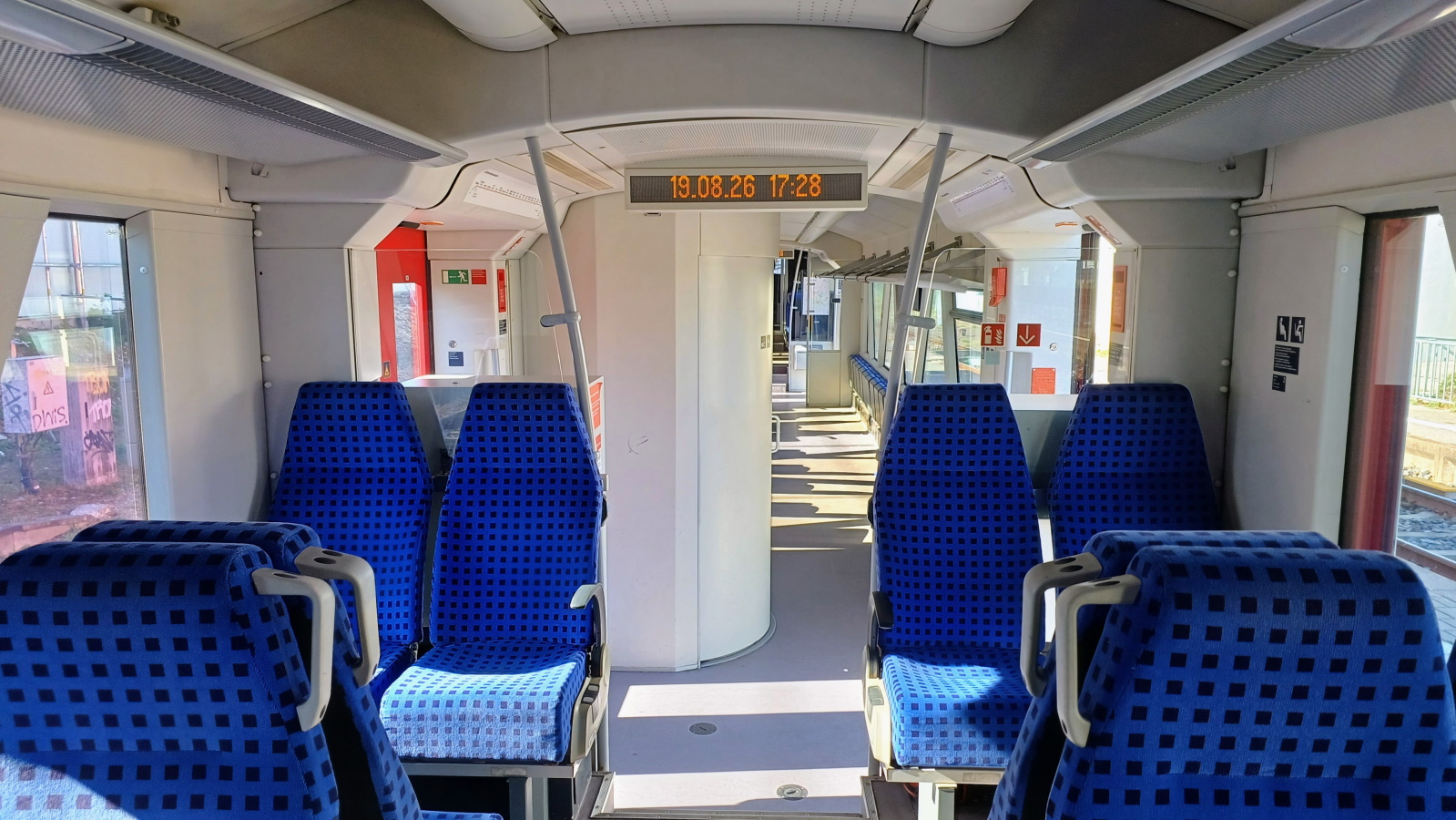 650 324-6; DB Regio AG &mdash; Пассажирские салоны