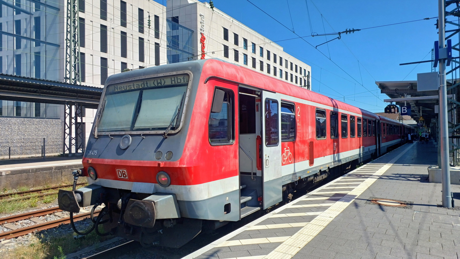 628 475