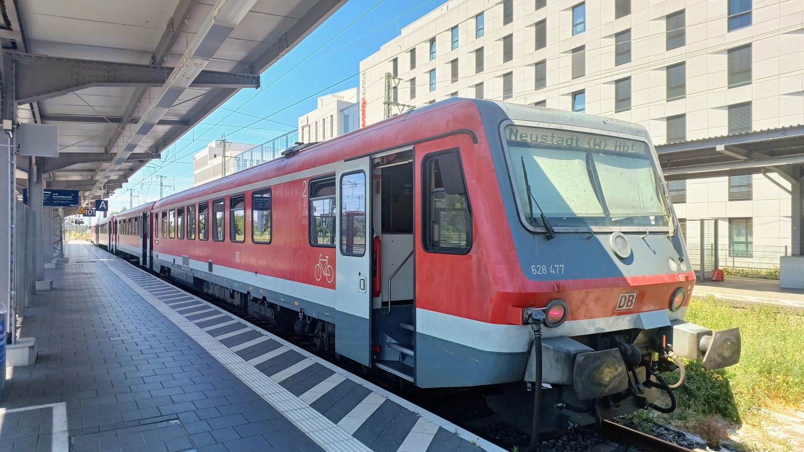 628 477