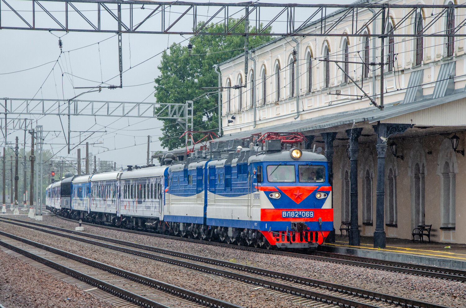 ВЛ82М-069