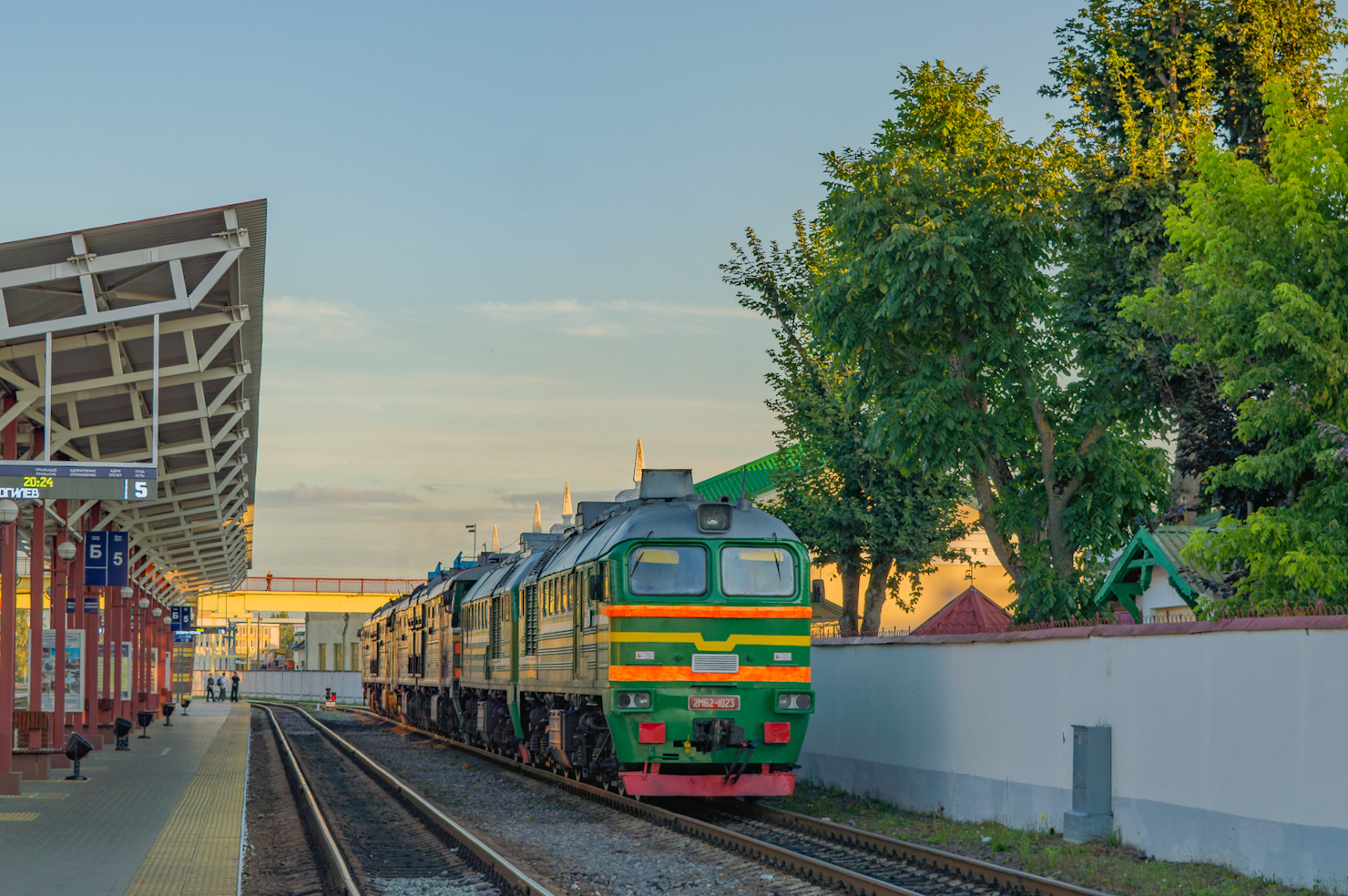 2М62-1023