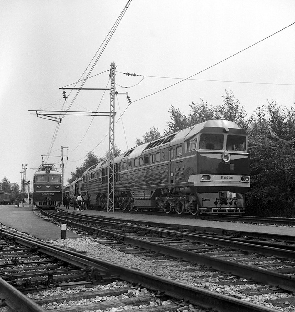 ВЛ80Т-758; 2ТЭ116-001